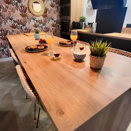 - Kalon - - Salle Cinema - A 100m - Close A Pieds - Wifi - Center & Within Walking Distance - קונקרנו